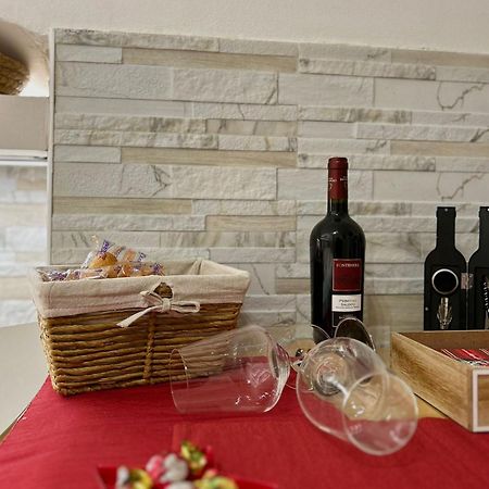 Mariuccia'S Home Bari Bagian luar foto
